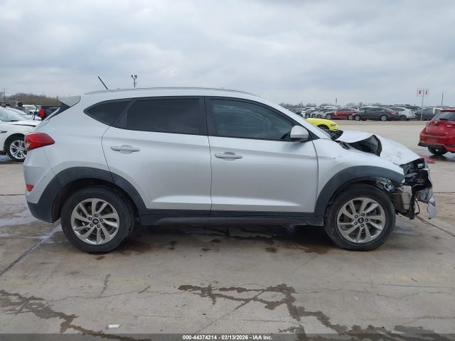 KM8J33A48GU027346 Hyundai TUCSON SE