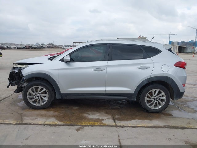 KM8J33A48GU027346 Hyundai TUCSON SE