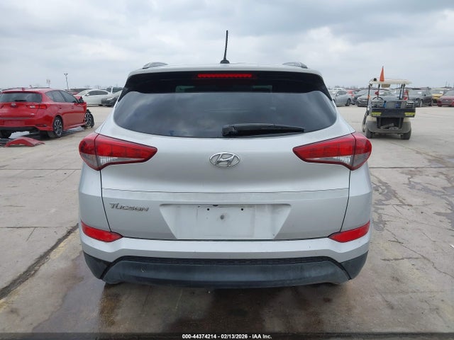 KM8J33A48GU027346 Hyundai TUCSON SE