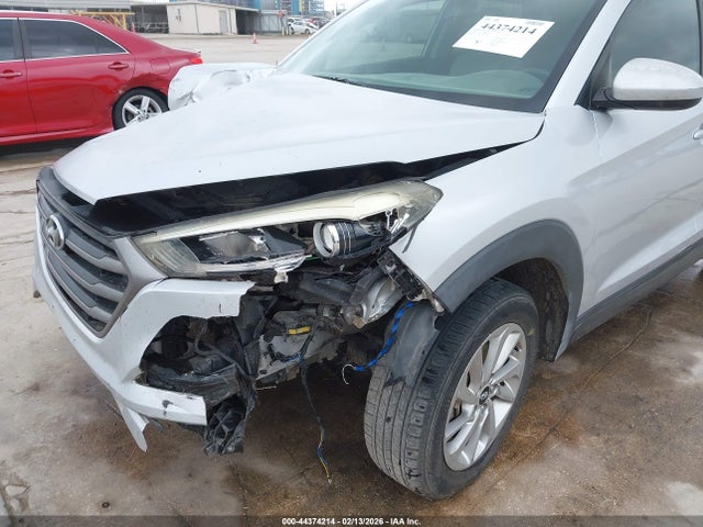 KM8J33A48GU027346 Hyundai TUCSON SE