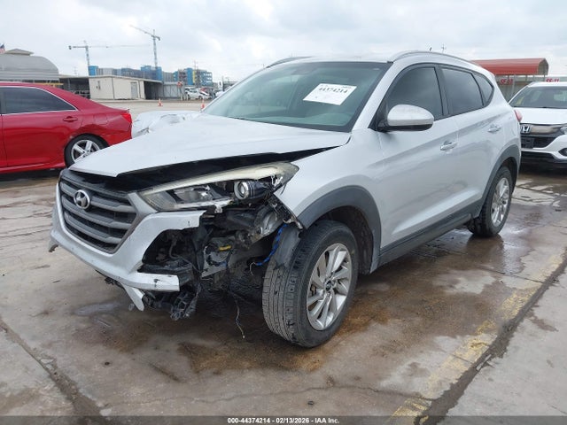 KM8J33A48GU027346 Hyundai TUCSON SE