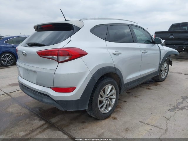 KM8J33A48GU027346 Hyundai TUCSON SE