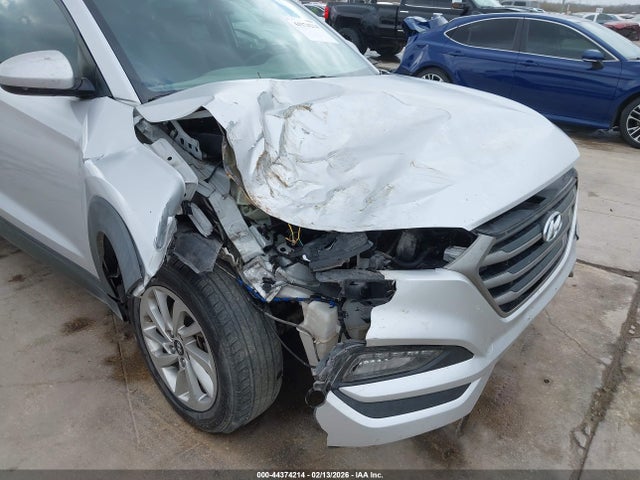 KM8J33A48GU027346 Hyundai TUCSON SE