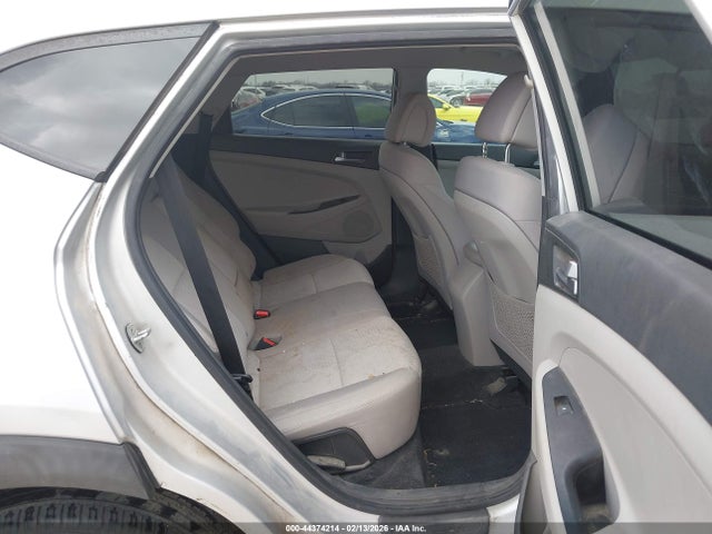 KM8J33A48GU027346 Hyundai TUCSON SE