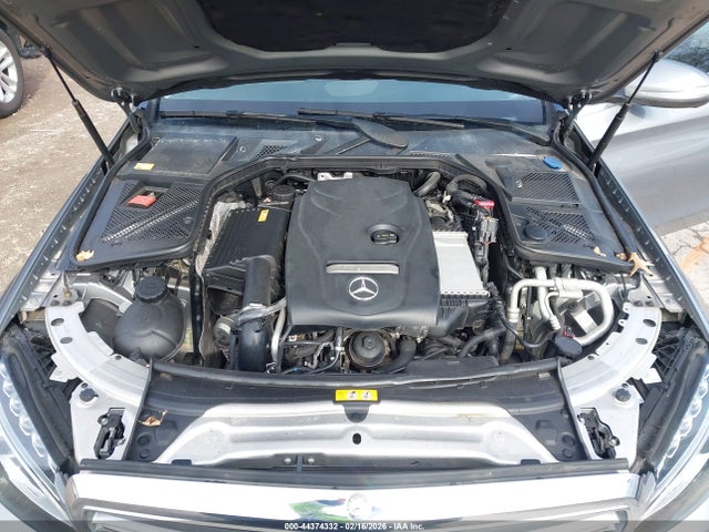 2015 Mercedes-benz C 300 Luxury 4matic მანქანა იყიდება აუქციონზე, vin: 55SWF4KBXFU017587, აუქციონის ნომერი: 44374332