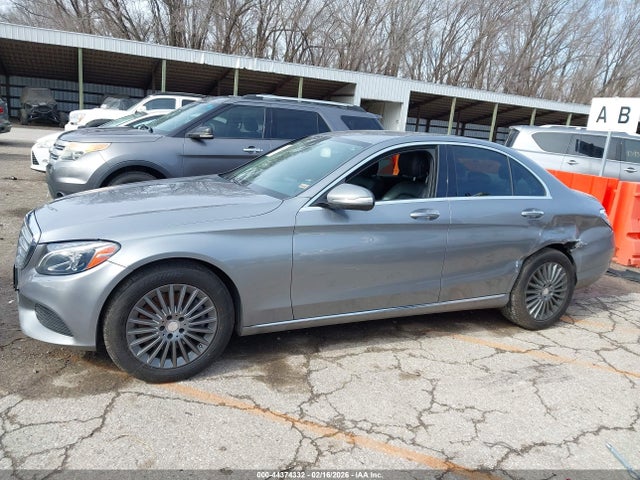 2015 Mercedes-benz C 300 Luxury 4matic მანქანა იყიდება აუქციონზე, vin: 55SWF4KBXFU017587, აუქციონის ნომერი: 44374332