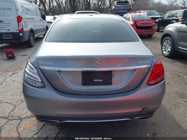 2015 Mercedes-benz C 300 Luxury 4matic მანქანა იყიდება აუქციონზე, vin: 55SWF4KBXFU017587, აუქციონის ნომერი: 44374332