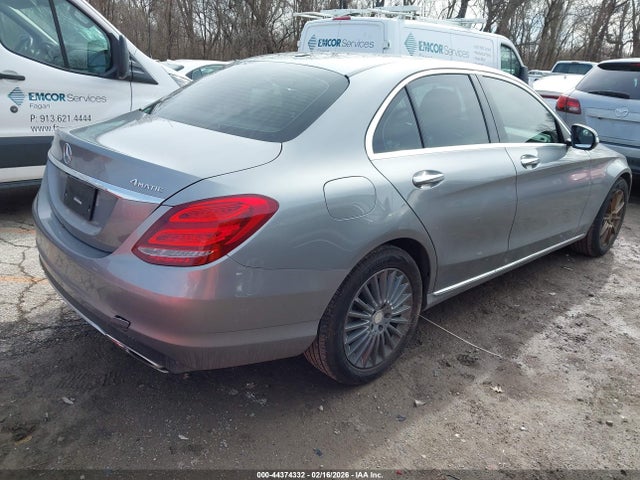 2015 Mercedes-benz C 300 Luxury 4matic მანქანა იყიდება აუქციონზე, vin: 55SWF4KBXFU017587, აუქციონის ნომერი: 44374332