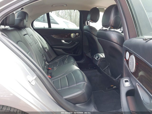 2015 Mercedes-benz C 300 Luxury 4matic მანქანა იყიდება აუქციონზე, vin: 55SWF4KBXFU017587, აუქციონის ნომერი: 44374332