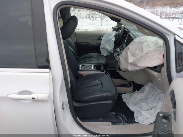 2024 CHRYSLER PACIFICA HYBRID 2C4RC1S75RR185115 Photo 4