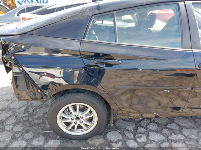 JTDKBRFU0G3513114 Toyota Prius Two