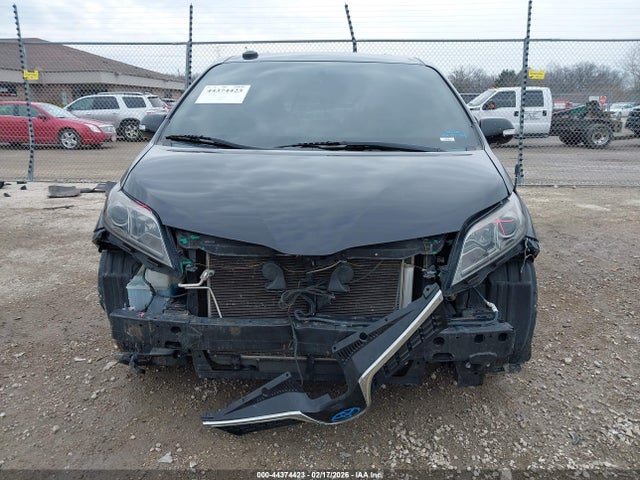 5TDXK3DCXFS563688 Toyota Sienna Se Premium 8 Passenger