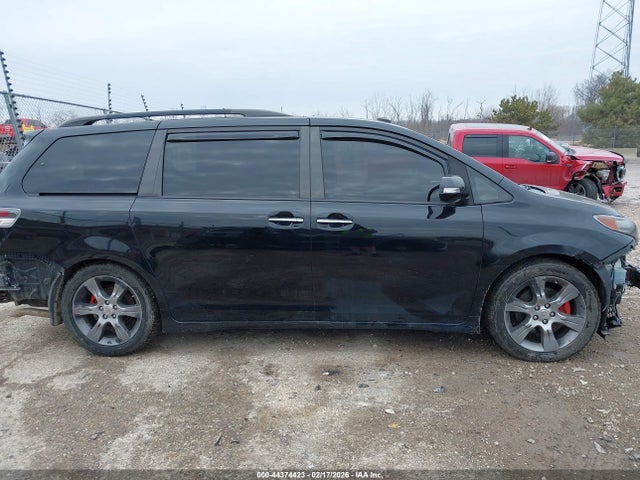 5TDXK3DCXFS563688 Toyota Sienna Se Premium 8 Passenger