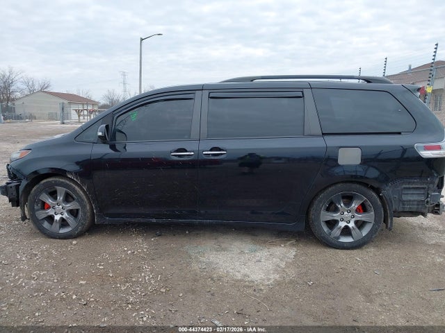 5TDXK3DCXFS563688 Toyota Sienna Se Premium 8 Passenger