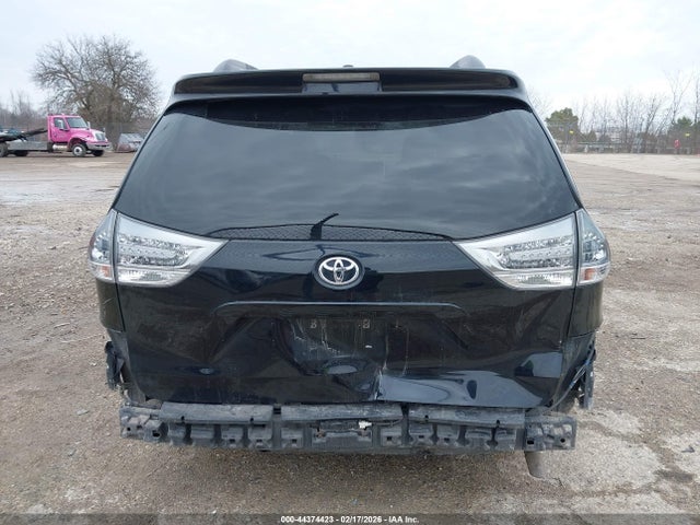 5TDXK3DCXFS563688 Toyota Sienna Se Premium 8 Passenger