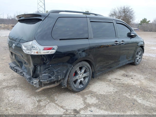 5TDXK3DCXFS563688 Toyota Sienna Se Premium 8 Passenger