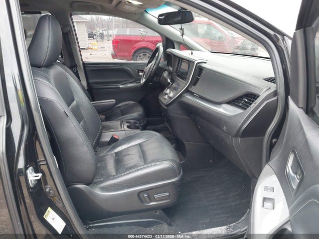 5TDXK3DCXFS563688 Toyota Sienna Se Premium 8 Passenger
