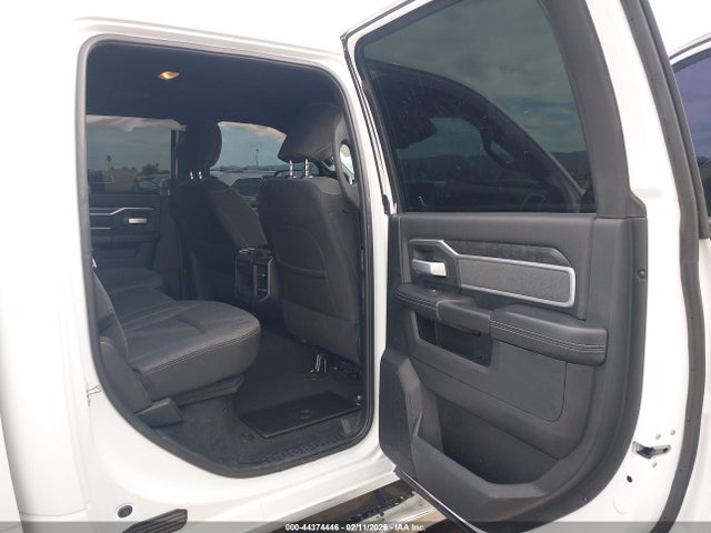 3C6UR5DL4MG518114 RAM 2500 Big Horn 4x4 6&#039;4 Box
