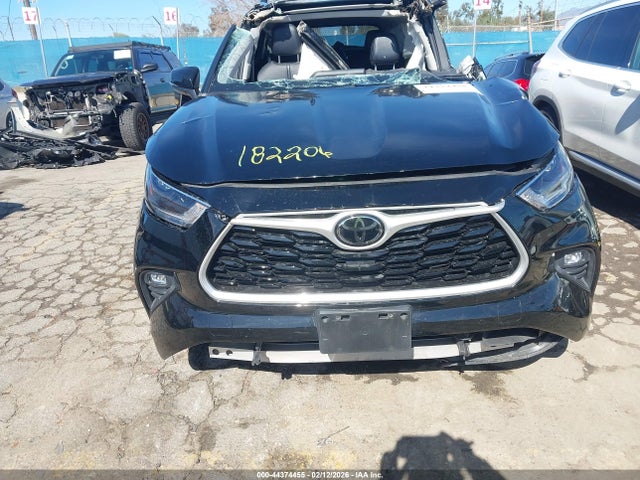 5TDHZRBH1MS535356 Toyota Highlander Xle