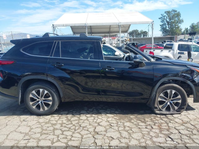 5TDHZRBH1MS535356 Toyota Highlander Xle