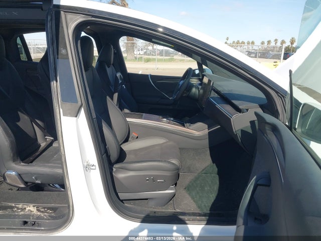 2026 TESLA MODEL X 7SAXCBE51TF477681 Photo 4