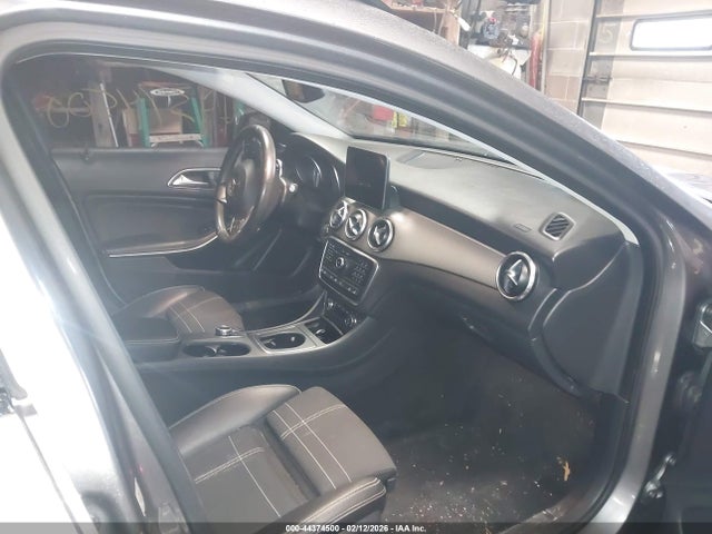 2017 MERCEDES-BENZ GLA 250 WDCTG4GB9HJ299236 Photo 4