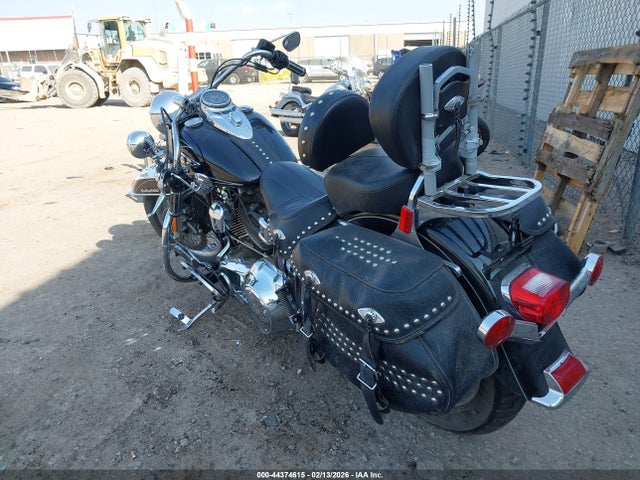 2011 HARLEY-DAVIDSON FLSTC 1HD1BW510BB042435 Photo 2