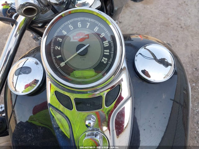 2011 HARLEY-DAVIDSON FLSTC 1HD1BW510BB042435 Photo 6