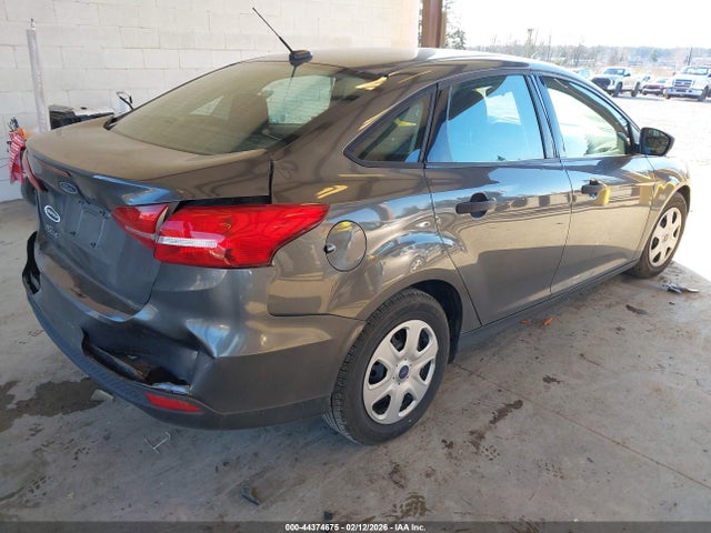 Ford FOCUS S 2018 1FADP3E20JL330073 Image 4