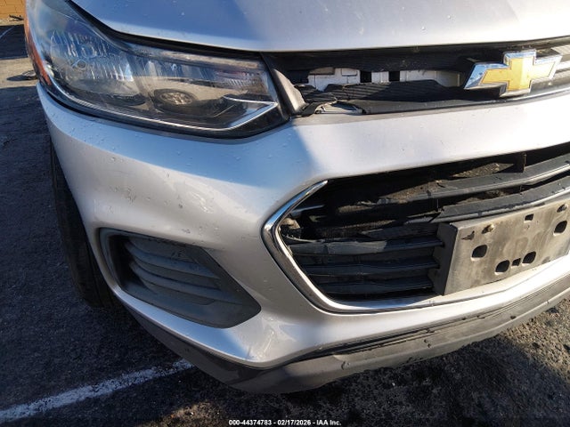 KL7CJKSB2JB723999 Chevrolet TRAX LS