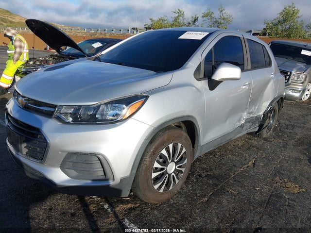 KL7CJKSB2JB723999 Chevrolet TRAX LS