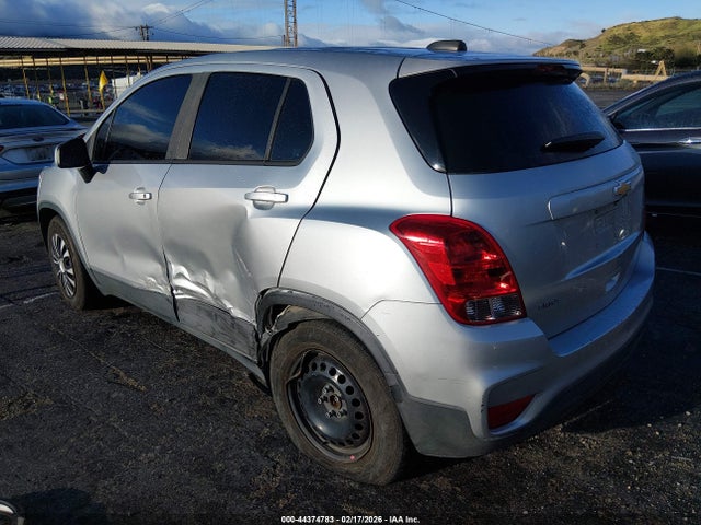 KL7CJKSB2JB723999 Chevrolet TRAX LS