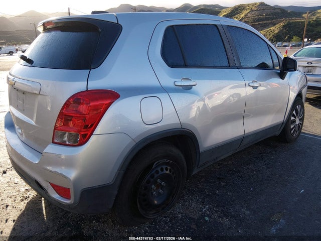KL7CJKSB2JB723999 Chevrolet TRAX LS