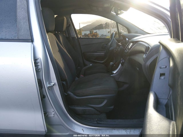 KL7CJKSB2JB723999 Chevrolet TRAX LS