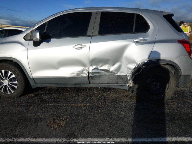 KL7CJKSB2JB723999 Chevrolet TRAX LS