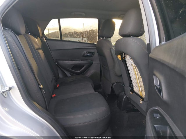 KL7CJKSB2JB723999 Chevrolet TRAX LS