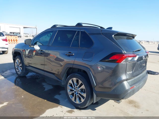 2019 TOYOTA RAV4 2T3C1RFV1KW040426 Photo 2