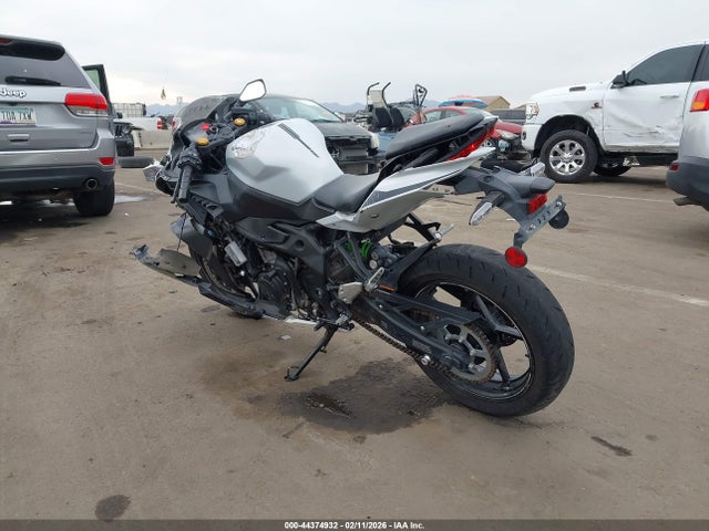 ML5ZXCS18SDA33606 Kawasaki Zx400 S