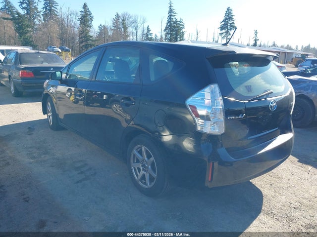 JTDZN3EU1E3314428 Toyota Prius V Two