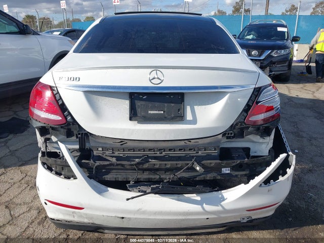 2018 Mercedes-benz E 300 მანქანა იყიდება აუქციონზე, vin: WDDZF4JB5JA345152, აუქციონის ნომერი: 44375045