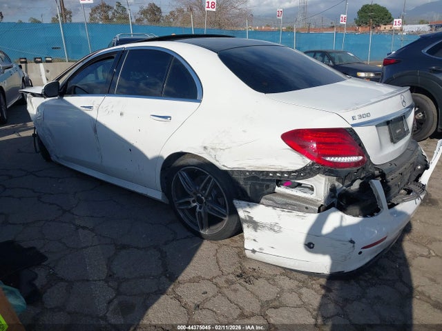 2018 Mercedes-benz E 300 მანქანა იყიდება აუქციონზე, vin: WDDZF4JB5JA345152, აუქციონის ნომერი: 44375045