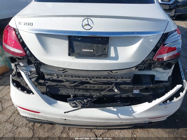 2018 Mercedes-benz E 300 მანქანა იყიდება აუქციონზე, vin: WDDZF4JB5JA345152, აუქციონის ნომერი: 44375045