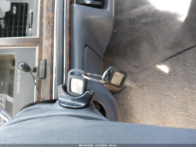44375059 :رقم المزاد ، 1LNLM81WXNY648307 vin ، 1992 Lincoln Town Car Executive مزاد بيع