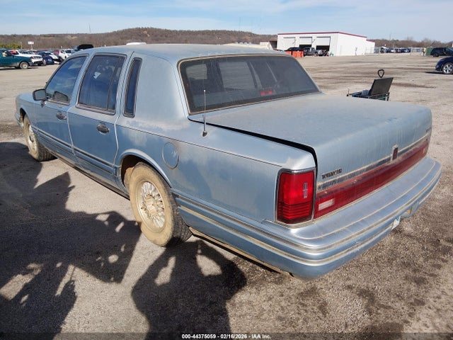 44375059 :رقم المزاد ، 1LNLM81WXNY648307 vin ، 1992 Lincoln Town Car Executive مزاد بيع