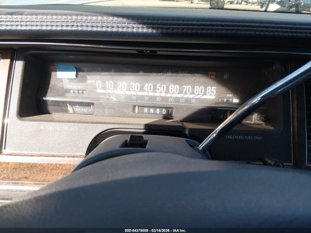 44375059 :رقم المزاد ، 1LNLM81WXNY648307 vin ، 1992 Lincoln Town Car Executive مزاد بيع