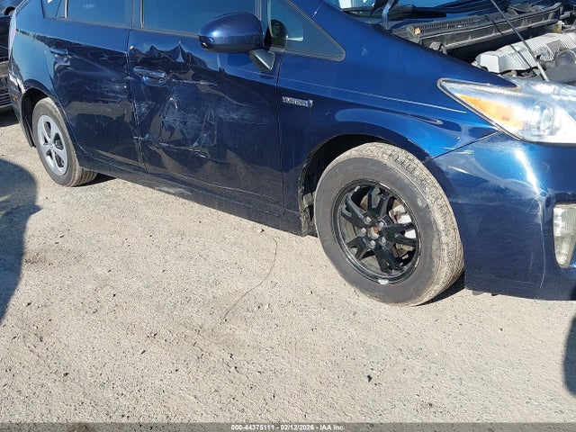 JTDKN3DU8F1862734 Toyota Prius Two