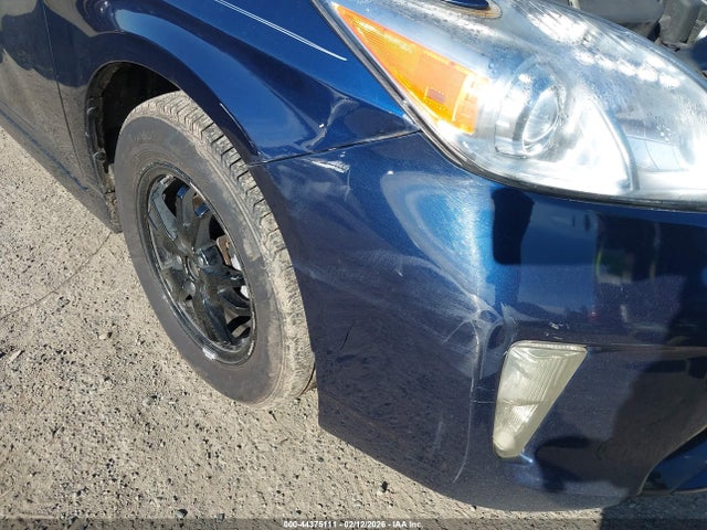 JTDKN3DU8F1862734 Toyota Prius Two