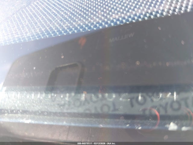 JTDKN3DU8F1862734 Toyota Prius Two