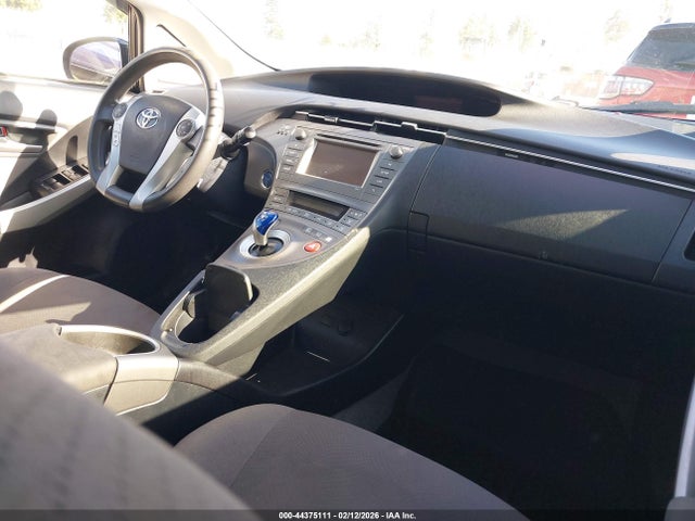 JTDKN3DU8F1862734 Toyota Prius Two