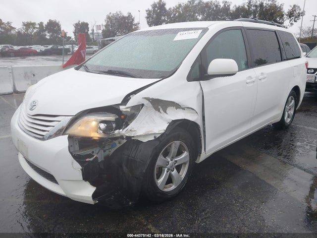 Toyota Sienna Le 8 Passenger 2015 5TDKK3DC9FS553972 Image 2